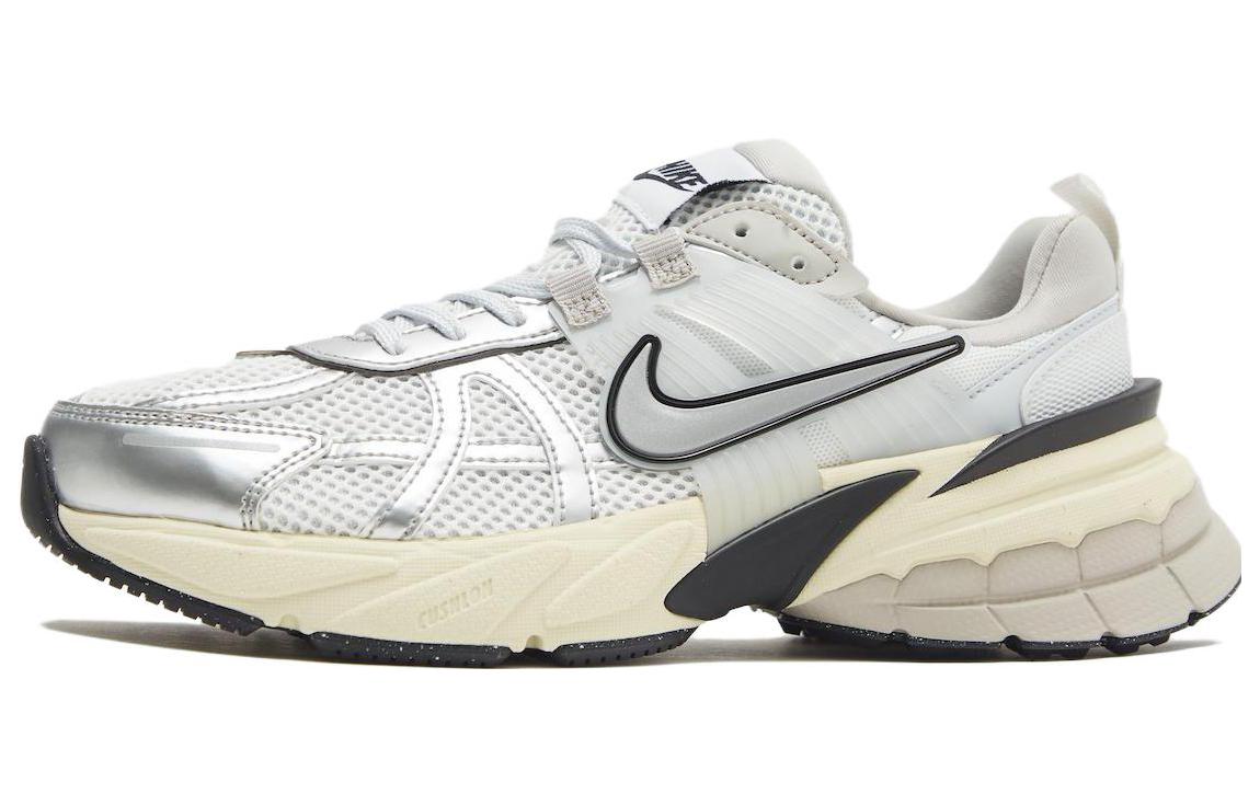 ナイキ Nike V2K Run スニーカー ホワイト × シルバー ウィメンズ